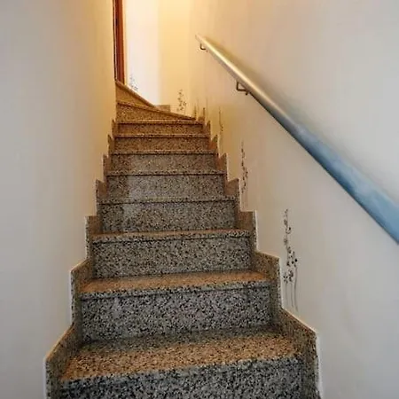 Parte Di Casa Nel Verde. *